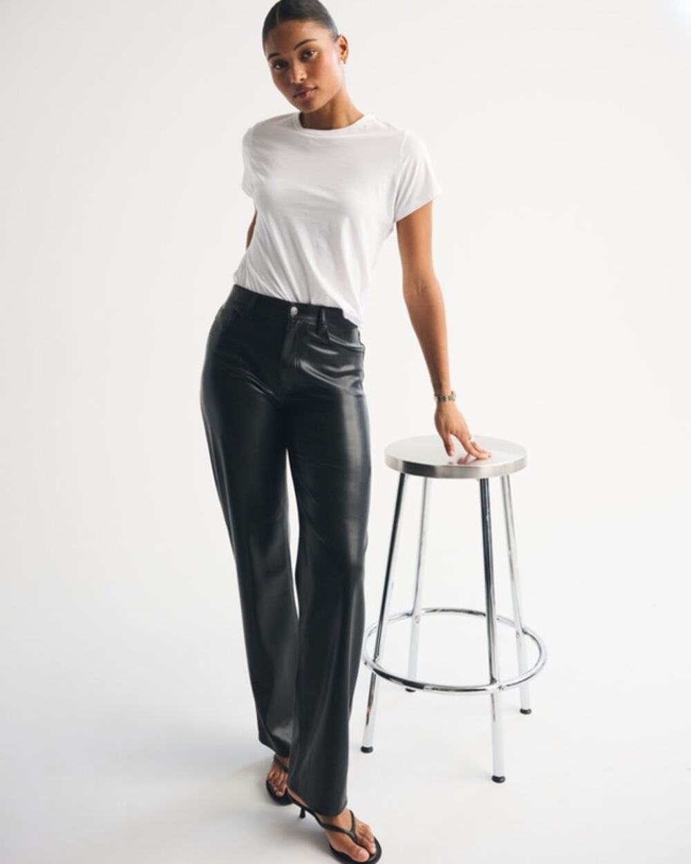 Abercrombie & Fitch 90's Relaxed High Rise Pant NWT 26/2 Faux Leather Curve Love - Picture 1 of 4